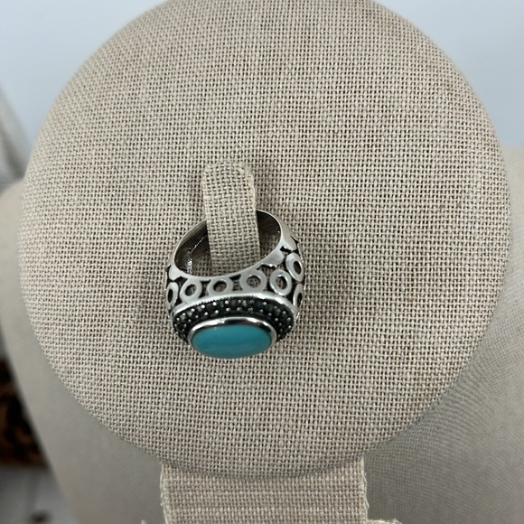 Vintage Sterling Silver Marcasite and Sleeping Beauty Turquoise Ring - Picture 7 of 12